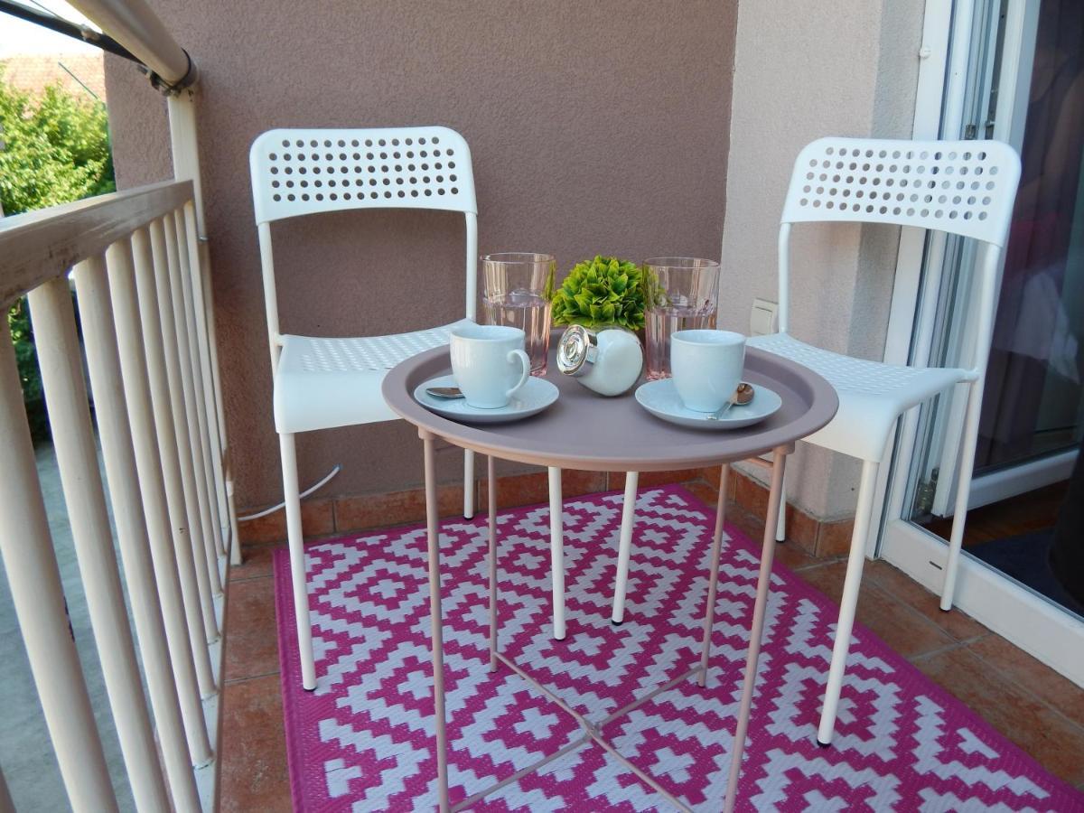 Quiet Center Apartment Sremska Mitrovica Bagian luar foto