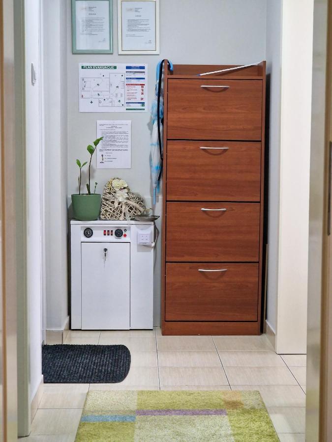 Quiet Center Apartment Sremska Mitrovica Bagian luar foto