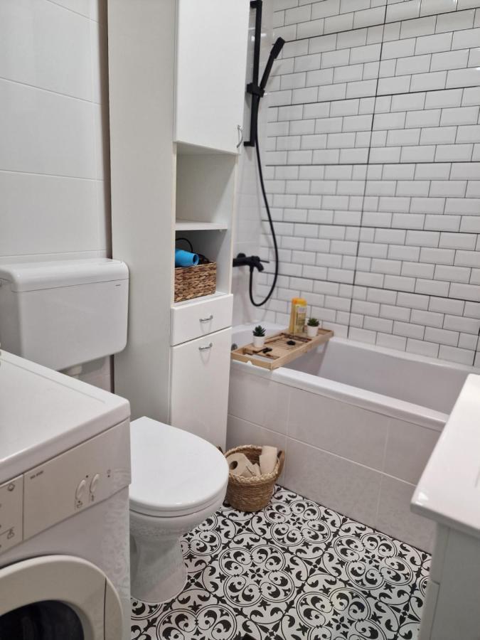 Quiet Center Apartment Sremska Mitrovica Bagian luar foto